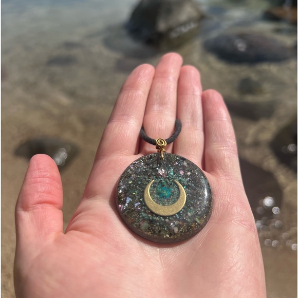 Sacred Healing Pendant (Luna)! GORGEOUS AND PROTECTIVE!!! - Picture 6 of 9